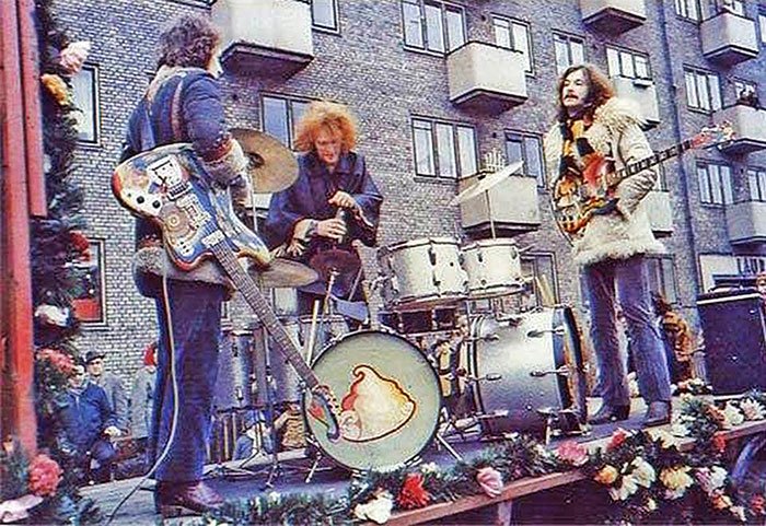 CREAM stage street